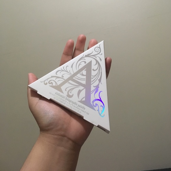 KVD Alchemist Holographic Pallete - Picture 7 of 8
